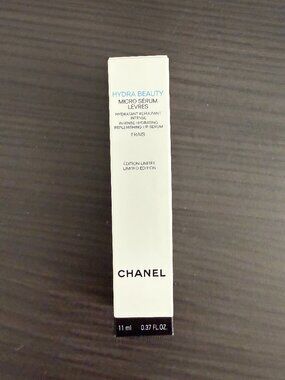 Chanel Hydra Beauty Micro Sérum Lèvres intense hydrating replenishing lip serum.